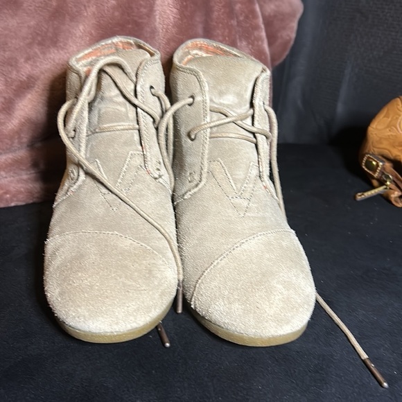 BNWOT Tan Toms Booties Size 9.5 - Picture 2 of 5